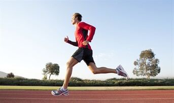 跑步是一种很好的锻炼，可以提高一个人的力量。