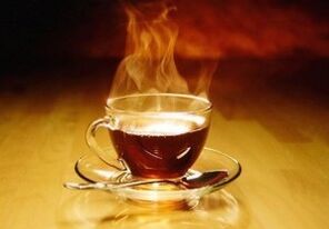 以茶、蜂蜜和伏特加为基础的芳香饮料，增强阳刚之气